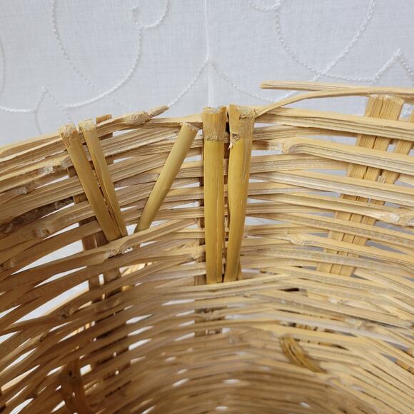 Vintage Handwoven Round Bamboo Wicker Hamper 20x14 Natural Toned Basket with Lid - Picture 7 of 15
